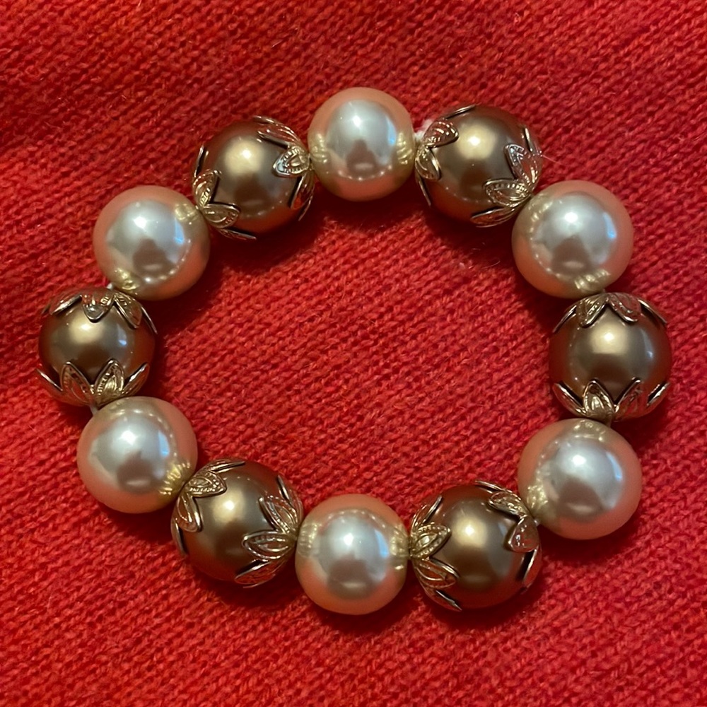 Gold & pearl bracelet